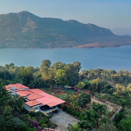 Ekam Lake House By Stayvista With Mountain & Lake Views, Outdoor Jacuzzi, Sauna, Modern Amenities & Kitchen Garden بونة المظهر الخارجي الصورة