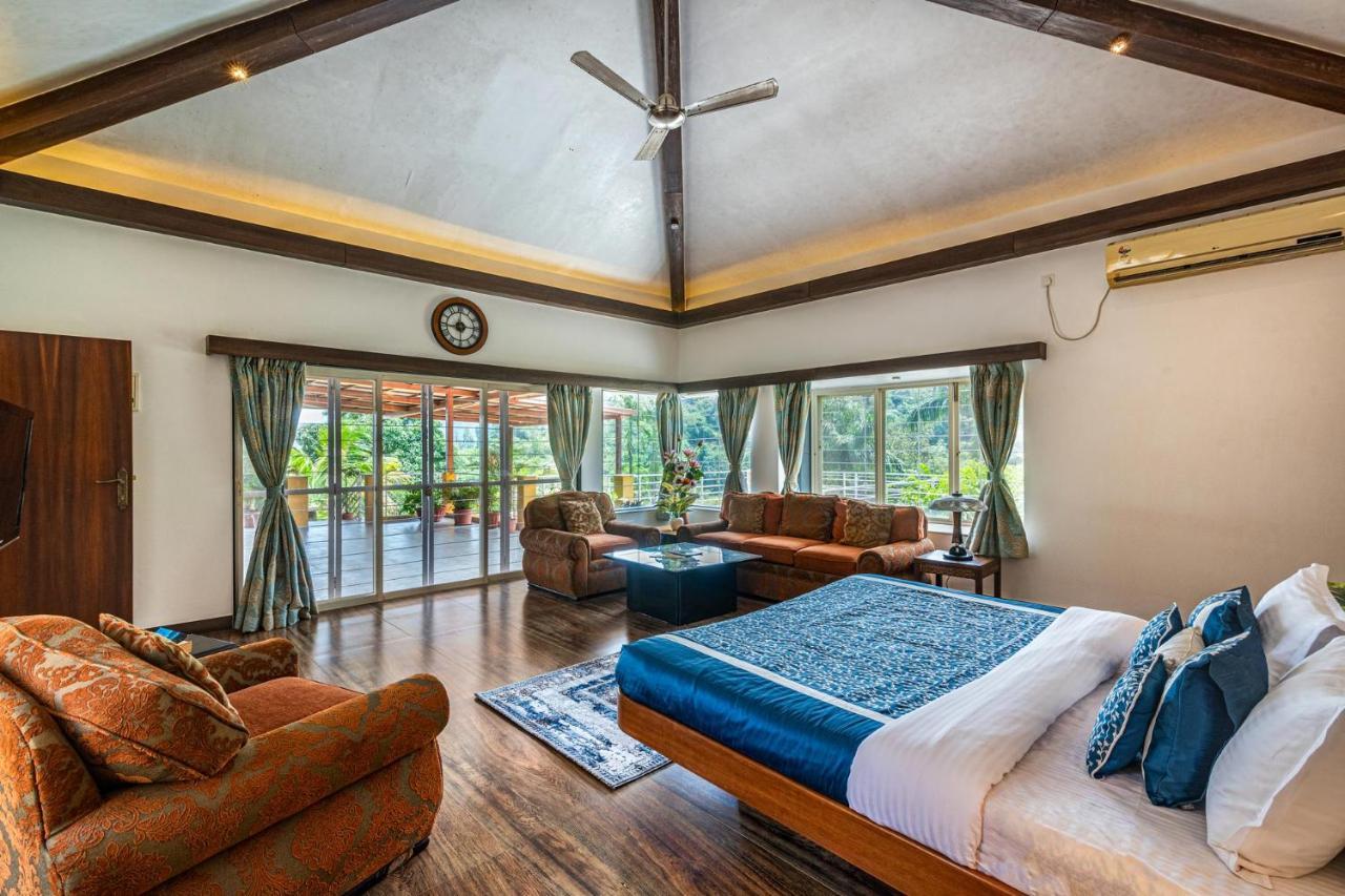 Ekam Lake House By Stayvista With Mountain & Lake Views, Outdoor Jacuzzi, Sauna, Modern Amenities & Kitchen Garden بونة المظهر الخارجي الصورة