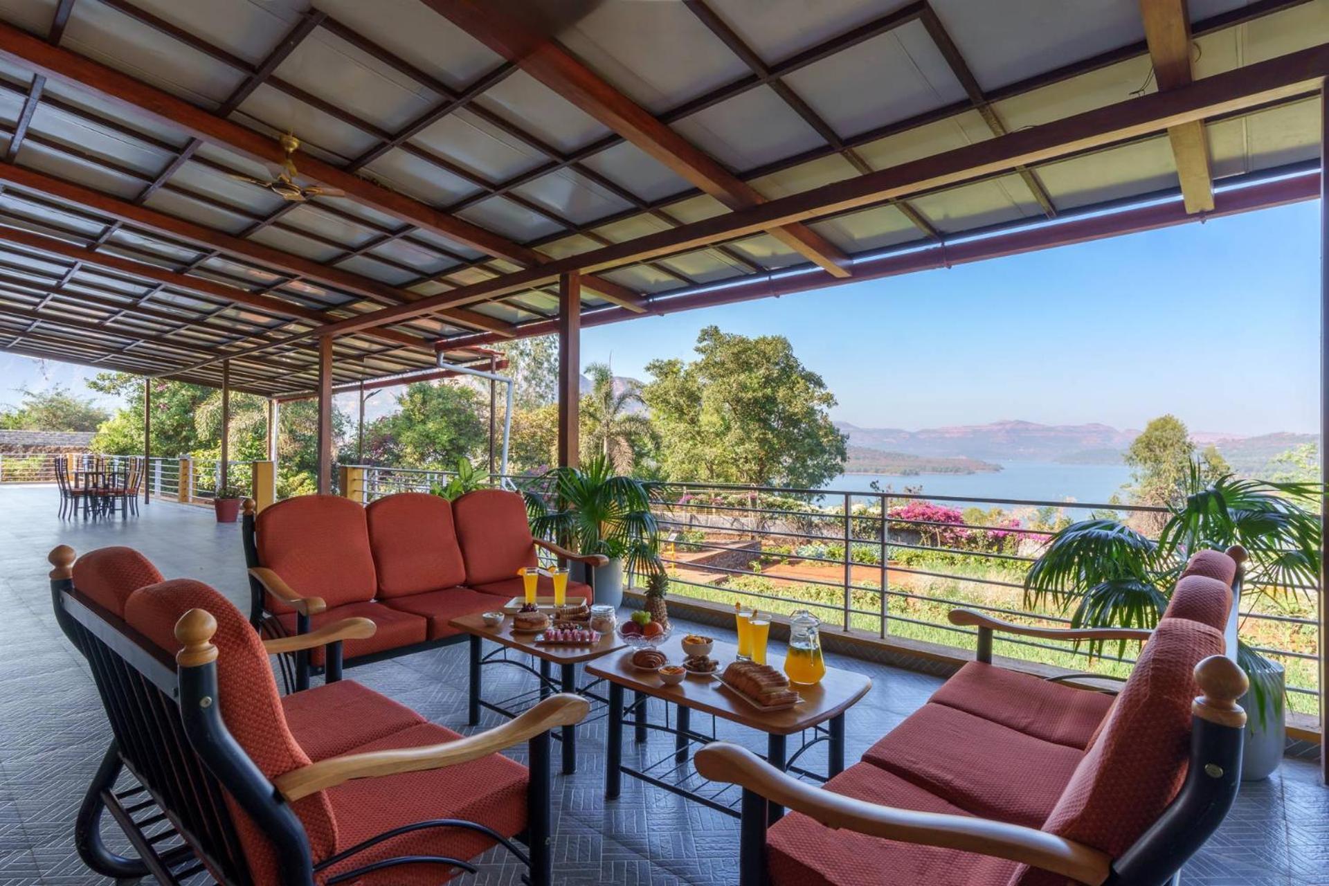 Ekam Lake House By Stayvista With Mountain & Lake Views, Outdoor Jacuzzi, Sauna, Modern Amenities & Kitchen Garden بونة المظهر الخارجي الصورة