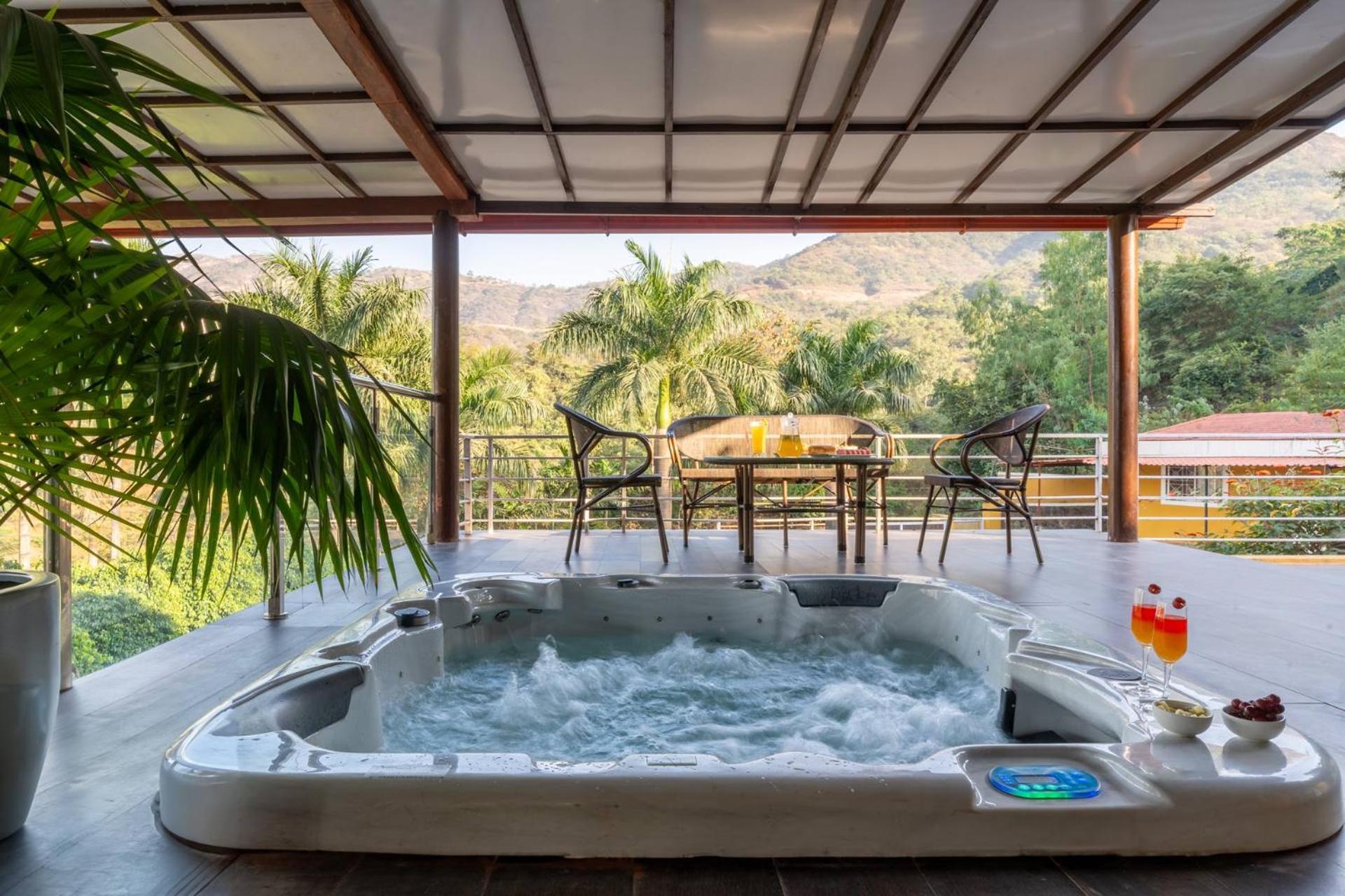 Ekam Lake House By Stayvista With Mountain & Lake Views, Outdoor Jacuzzi, Sauna, Modern Amenities & Kitchen Garden بونة المظهر الخارجي الصورة
